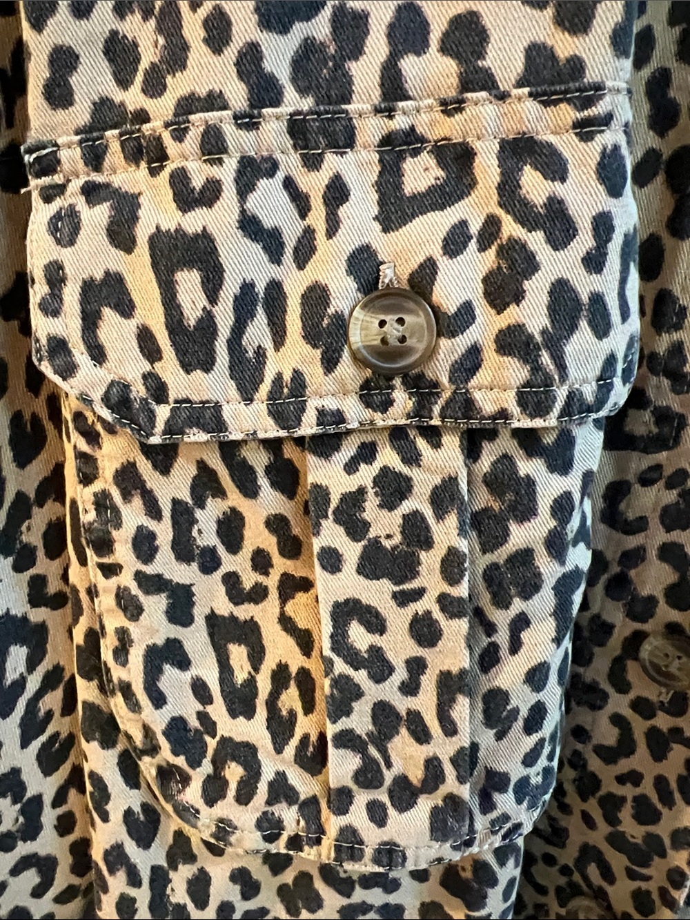 American Eagle Outfitters Leopard Print Jean Jacket - Tan & Black Size Medium - Picture 3 of 8